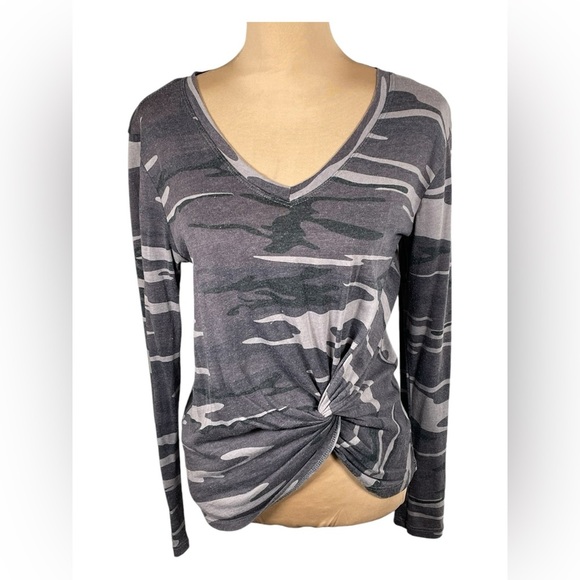 Altar’d State Camo Top Small - Picture 1 of 7